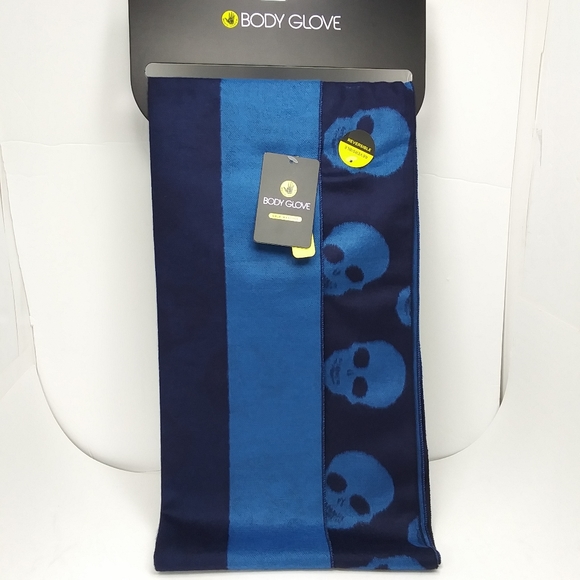 Body Glove Other - BODY GLOVE Unisex Navy & Bright Blue Alien Skulls & Stripes Reversible Scarf NWT